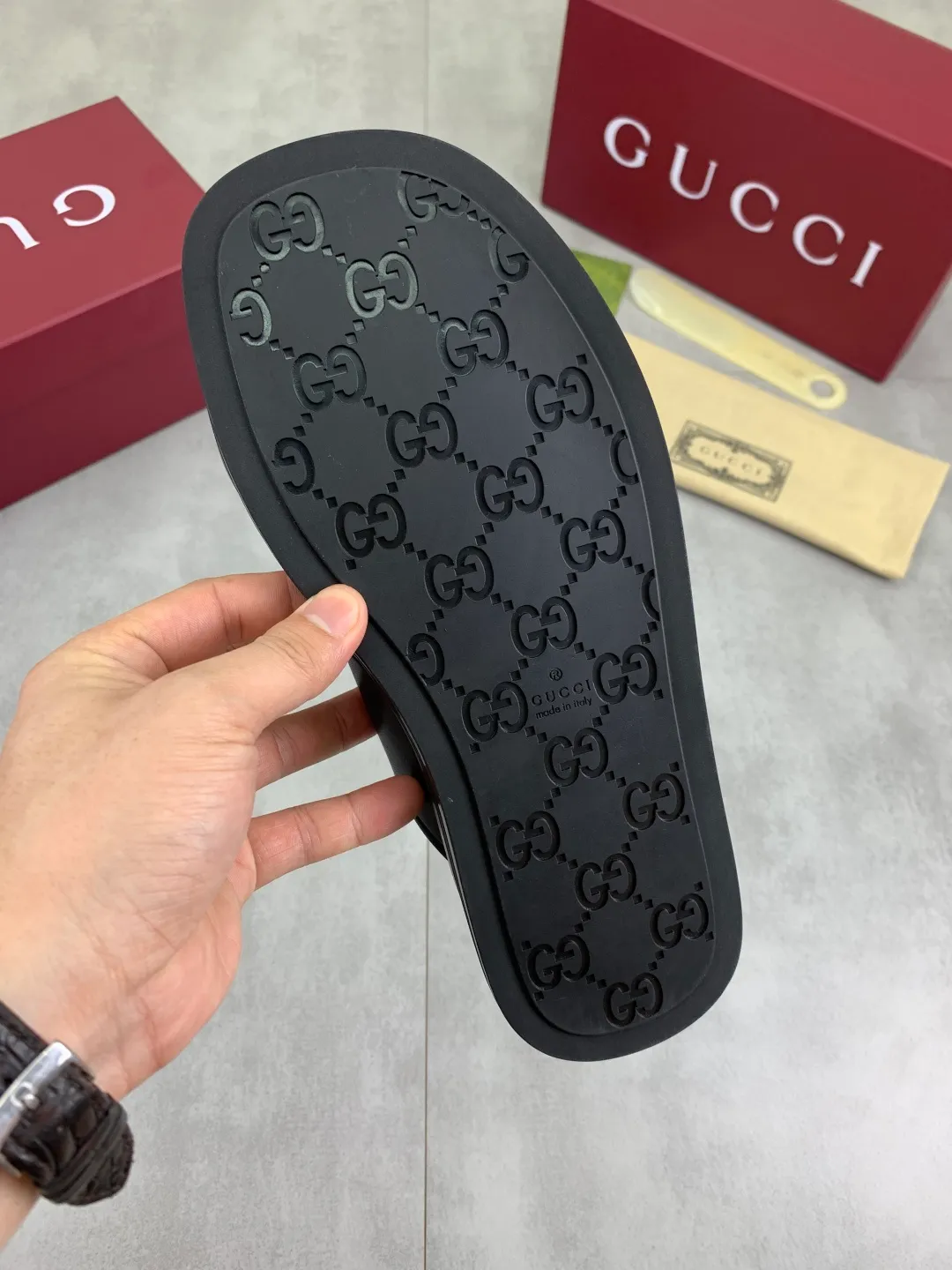 Men's shoes 💰P380💰[New model] High version 🎁🎁🎁 GUCCI New casual hot diamond slippers for the Year of the Snake, original official website, perfect workmanship, transmitting a kind of noble luxury, sublimating its definition of luxury in Gucci's high-end extraordinary craftsmanship. Original Gucci double G combination outsole, code number: 40-44 (45 customized) complete package